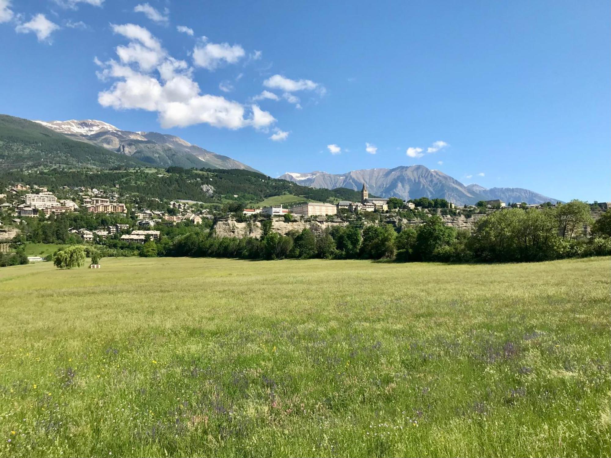 Le Pied De Ville Pouzenc Embrun Ngoại thất bức ảnh